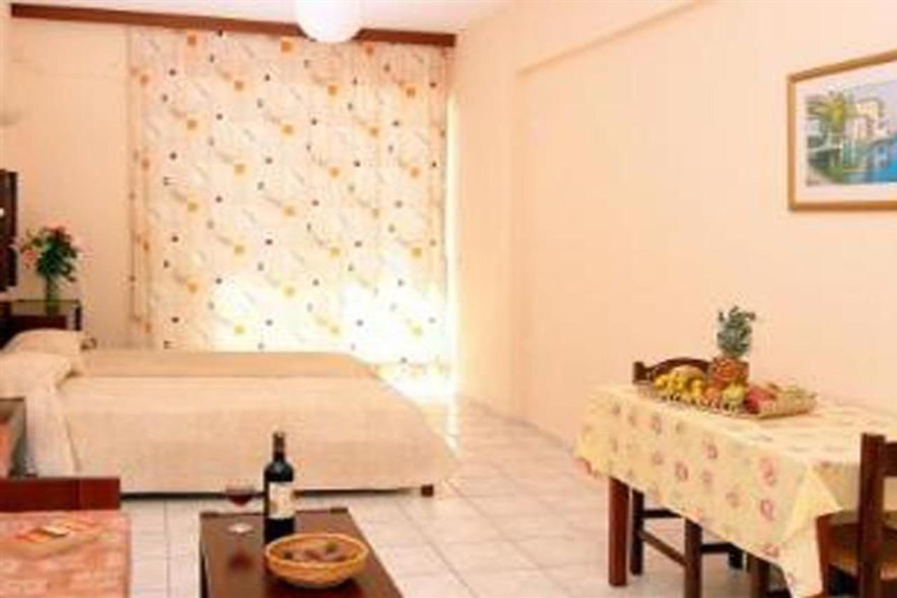 Danaos Beach Apartments Sfáka エクステリア 写真